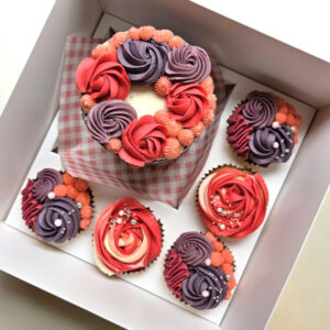 Bento box: mini chocoladetaartje met citroen-vanilleganache - vanille cupcakes